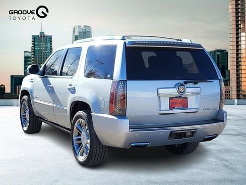 Used 2013 Cadillac Escalade Premium image 3