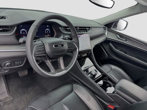 Used 2023 Jeep Grand Cherokee L Limited AWD/4WD image 7