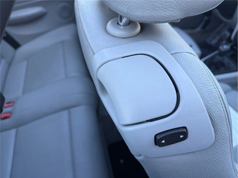 Used 2008 BMW 135i Convertible image 35