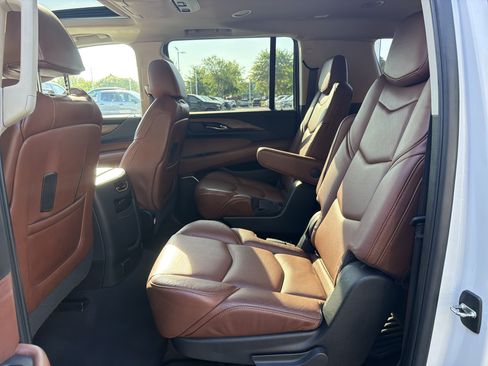 Used 2019 Cadillac Escalade ESV Luxury AWD/4WD image 30