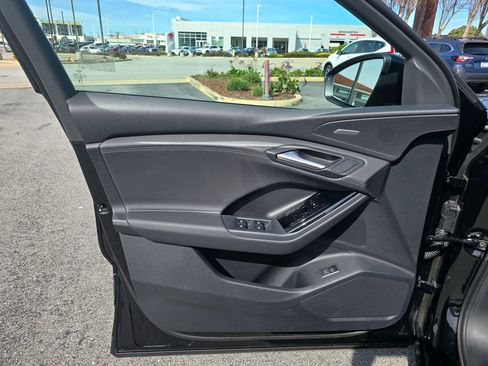 Used 2025 Audi Q6 e-tron Premium Plus w/ Premium Plus image 24