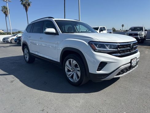 Used 2023 Volkswagen Atlas SE w/ Panoramic Sunroof Package image 3