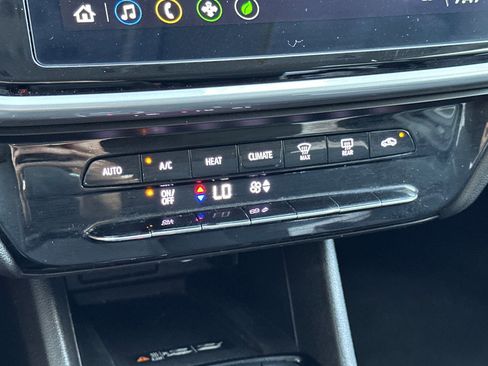 Used 2023 Chevrolet Bolt EUV LT image 20