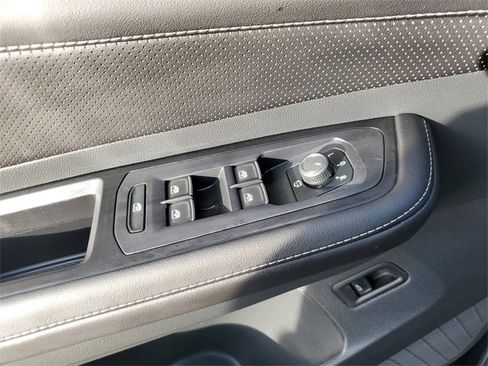 Certified 2025 Volkswagen Atlas SEL Premium R-Line image 30