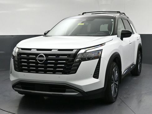 New 2026 Nissan Pathfinder Platinum w/ Lighting Package AWD/4WD image 3