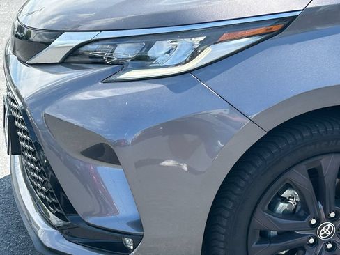 Used 2021 Toyota Sienna XSE FWD image 12