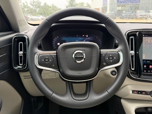 Certified 2026 Volvo XC40 B5 Plus w/ Climate Package AWD/4WD image 17