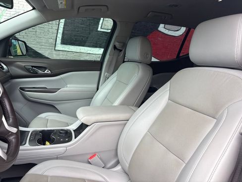 Used 2021 GMC Acadia SLT w/ LPO, Floor Liner Package FWD image 14
