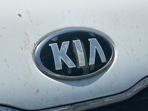 Used 2015 Kia Soul + FWD image 10