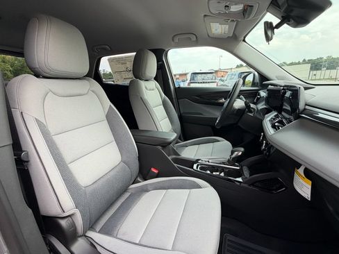 New 2026 Chevrolet TrailBlazer LT w/ LT Cold Weather Package FWD image 10