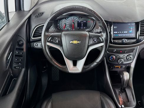 Used 2017 Chevrolet Trax LT w/ LT Convenience Package image 16