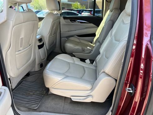 Used 2020 Cadillac Escalade ESV Luxury w/ LPO, Radiant Package AWD/4WD image 3