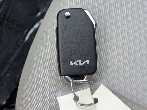 Used 2025 Kia Soul LX w/ LX Technology Package FWD image 31