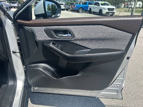 Used 2023 Nissan Rogue SV AWD/4WD image 28