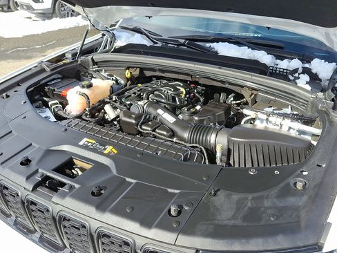 Used 2023 Jeep Grand Cherokee Limited w/ Black Appearance Package image 27