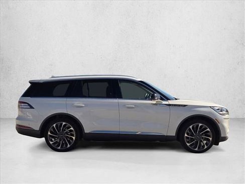 Used 2020 Lincoln Aviator Reserve w/ Equipment Group 202A image 4