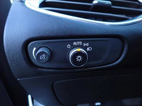 Used 2019 Chevrolet Malibu LT image 12