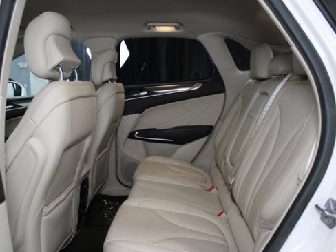 Used 2019 Lincoln MKC Premiere FWD image 17