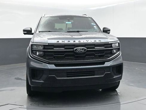 Used 2025 Ford Expedition Platinum w/ Stealth Performance Package AWD/4WD image 3