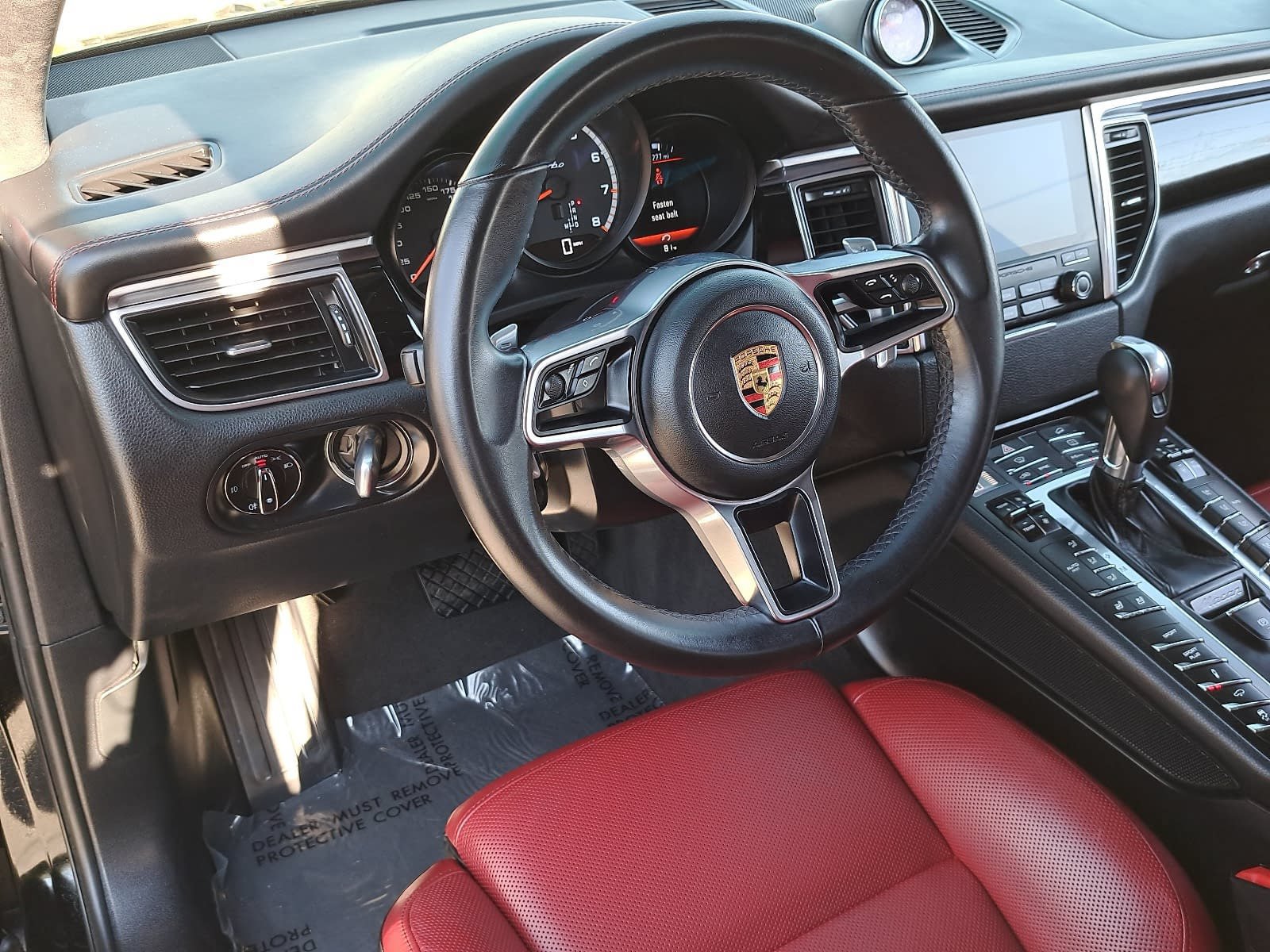 Used 2018 Porsche Macan Turbo AWD/4WD image 18