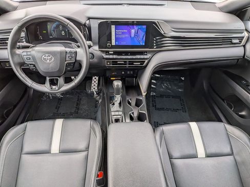 Used 2025 Toyota Camry SE image 21