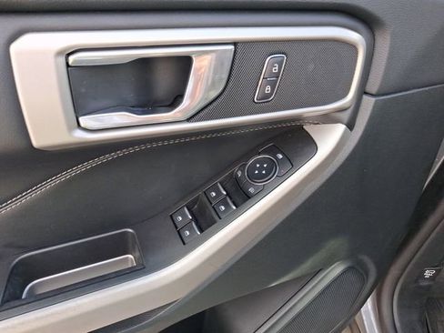 Used 2024 Ford Explorer XLT image 14