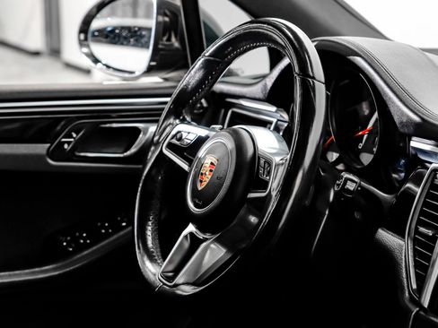 Used 2017 Porsche Macan GTS w/ Premium Package Plus AWD/4WD image 20