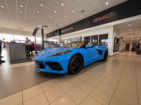 Used 2021 Chevrolet Corvette Stingray Premium Conv w/ Z51 Performance Package RWD image 1