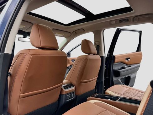 New 2026 Nissan Pathfinder Platinum AWD/4WD image 6