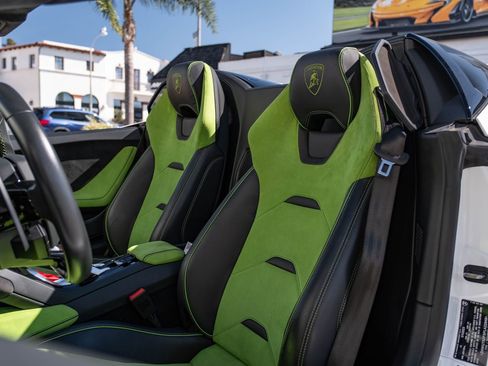 Used 2023 Lamborghini Huracan EVO image 17