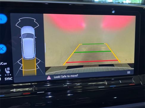 Certified 2025 Volkswagen Atlas SE image 20