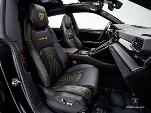 Used 2024 Lamborghini Urus Performante AWD/4WD image 44
