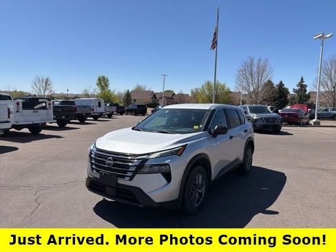 Used 2024 Nissan Rogue S image 1