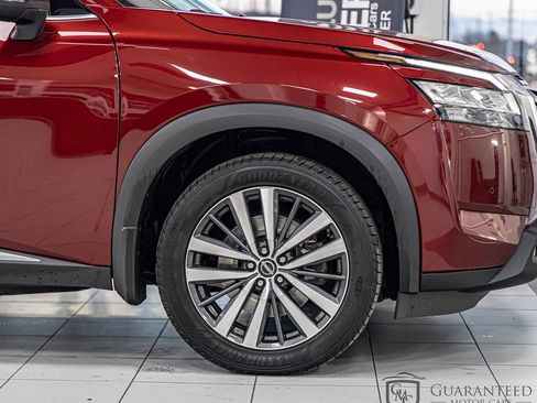 Used 2022 Nissan Pathfinder Platinum w/ Cargo Package image 11