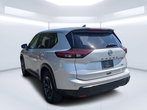 Used 2024 Nissan Rogue SV FWD image 5