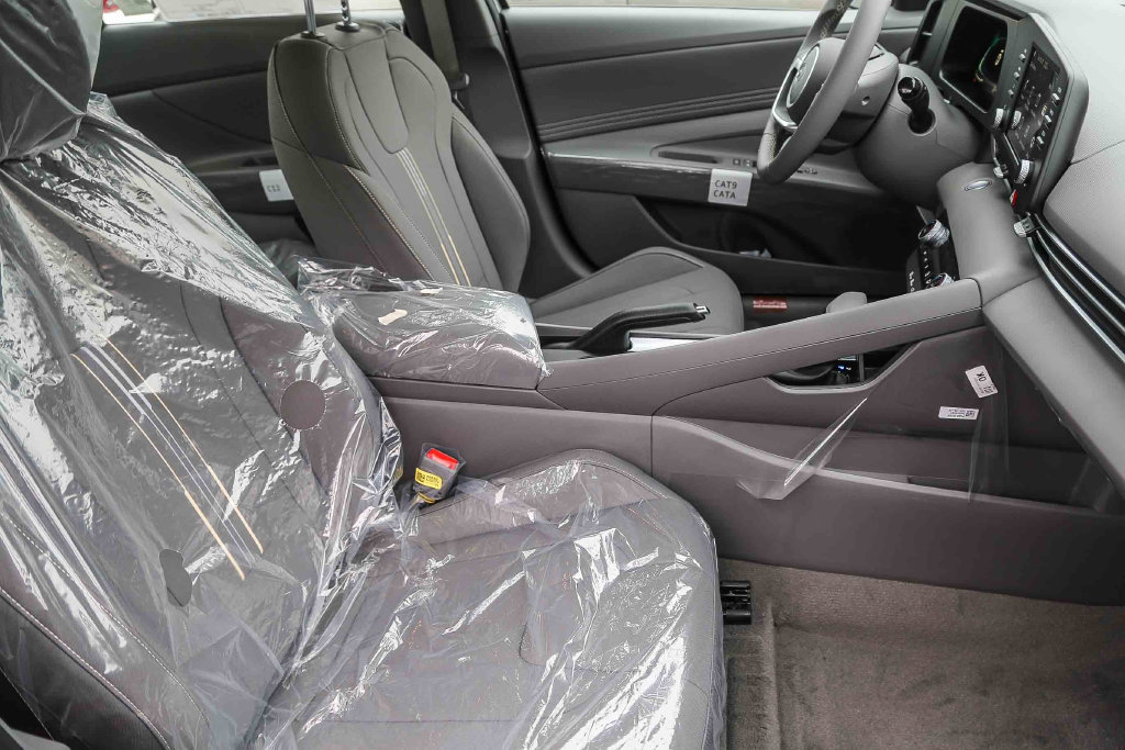 Certified 2026 Hyundai Elantra Sport FWD image 16