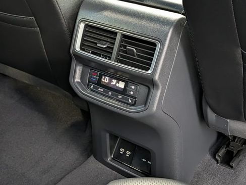 Used 2025 Volkswagen Atlas SEL Premium R-Line AWD/4WD image 31