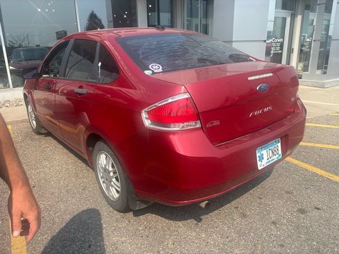 Used 2011 Ford Focus SE FWD image 4
