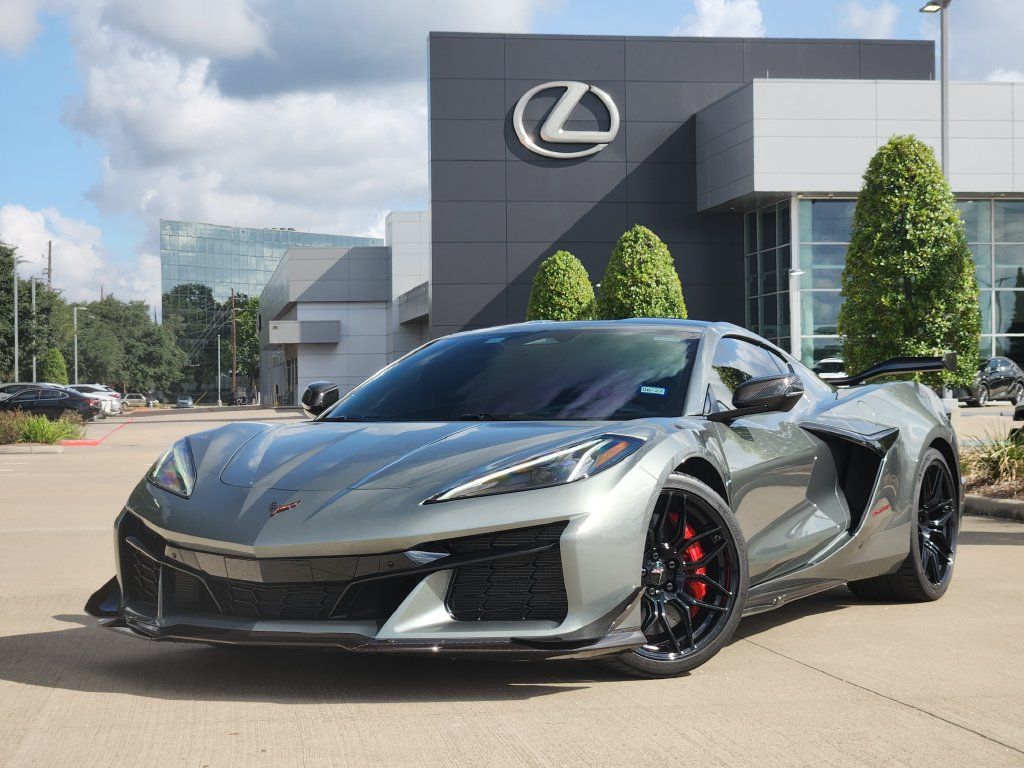 Used 2024 Chevrolet Corvette Z06 w/ Z07 Performance Package RWD image 32