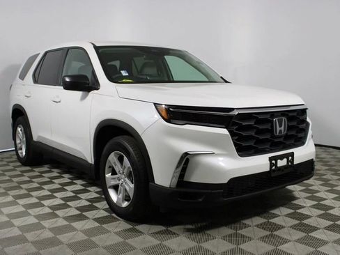 Used 2023 Honda Pilot LX image 11