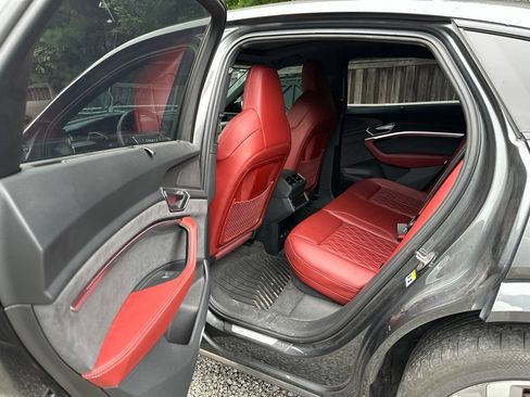 Used 2022 Audi e-tron S Prestige AWD/4WD image 28
