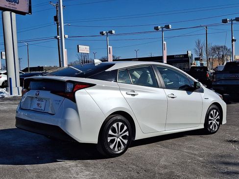 Used 2022 Toyota Prius XLE image 6