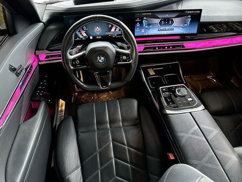 Used 2024 BMW 740i image 24
