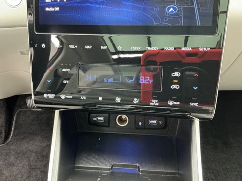 Used 2022 Hyundai Tucson Limited image 12