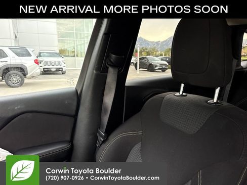 Used 2016 Jeep Cherokee Latitude w/ Cold Weather Group AWD/4WD image 12