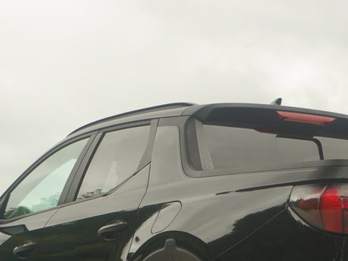 Used 2022 Hyundai Santa Cruz Limited image 8