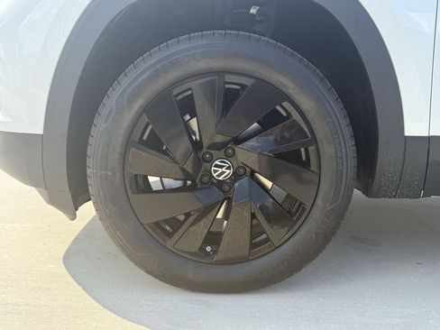 New 2026 Volkswagen Atlas SE FWD image 9