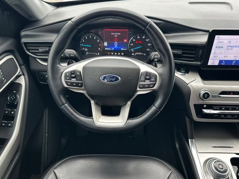 Used 2020 Ford Explorer XLT w/ Equipment Group 202A image 14