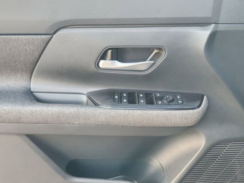 Certified 2025 Nissan Kicks SV image 6