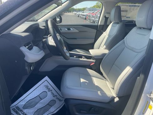 New 2026 Ford Explorer Active w/ Active Comfort Package RWD image 16